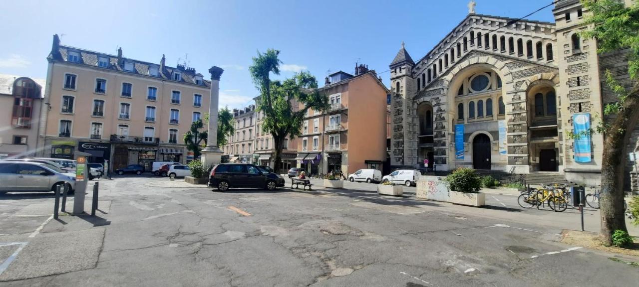 Cosy And Calm In Grenoble City Heart With Free And Large Parking Q-Park Chavant Esterno foto